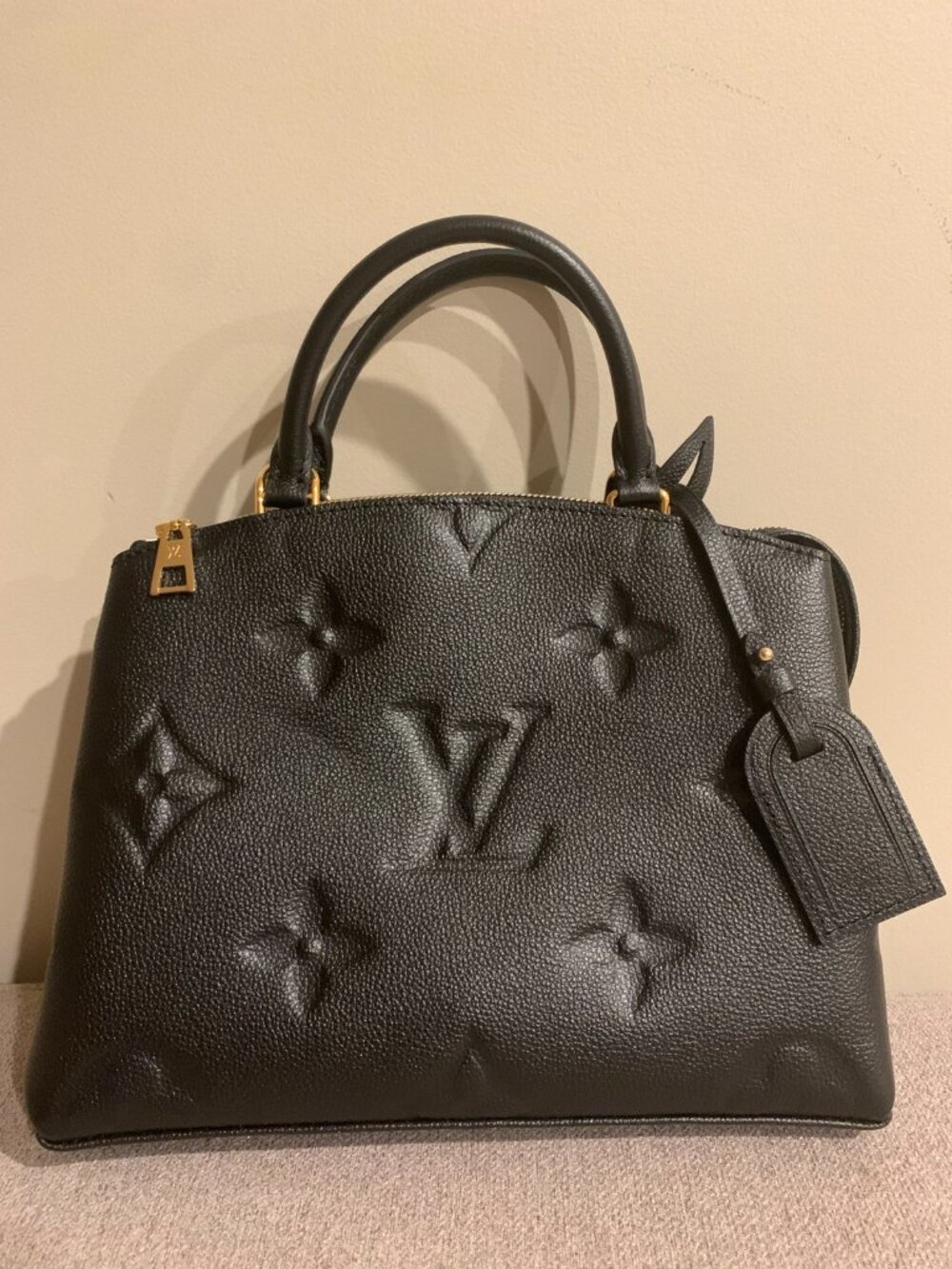 Louis Vuitton black Petit Palais bag - never used
